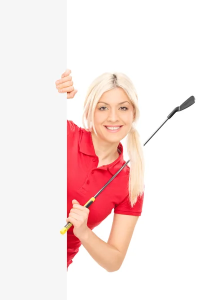 Kvinnliga golfare bakom Tom billboard — Stockfoto