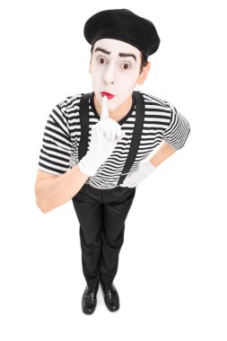 MIME holding parmak dudaklarında