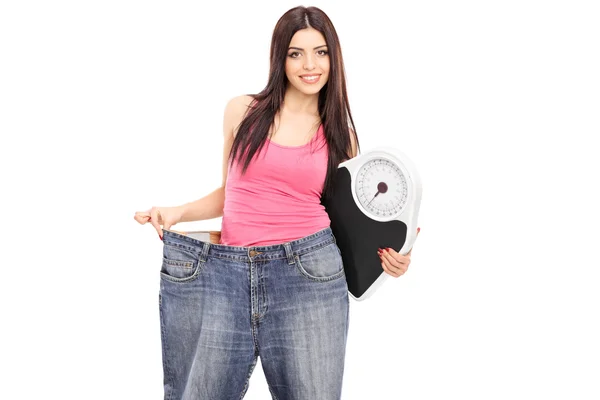 Menina em jeans de grandes dimensões — Fotografia de Stock