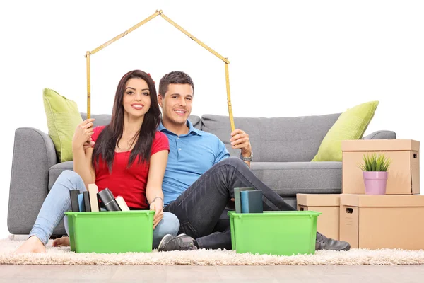 Couple sitting by moving boxes — Stock Photo, Image