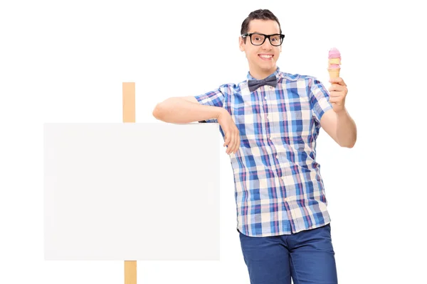 Joyful man holding ice cream — Stock Photo, Image