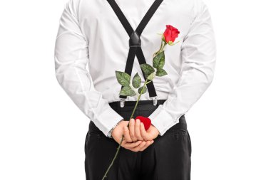 Adam holding çiçek ve kutusu