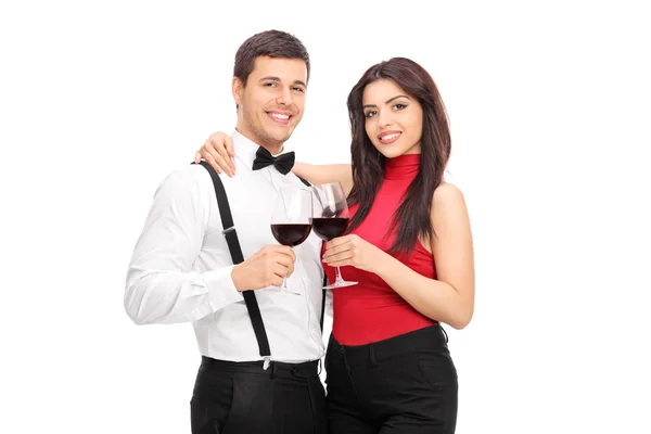 Genç çift kırmızı şarap içiyor. — Stok fotoğraf