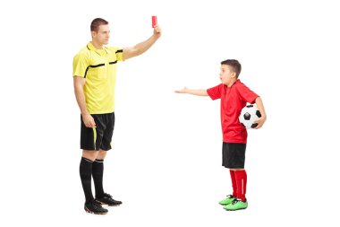 Futbol hakem gösteren kırmızı kart
