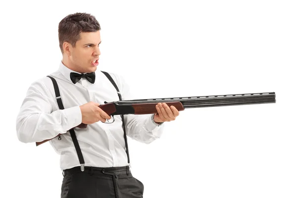 Θυμωμένος άνθρωπος γυρίσματα με κυνηγετικό όπλο — Φωτογραφία Αρχείου