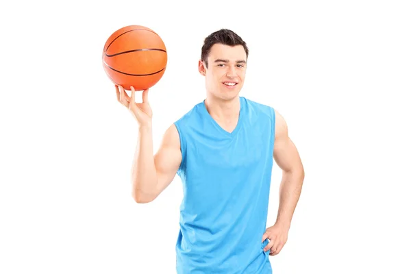 Basketballspieler mit Ball — Stockfoto