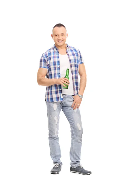 Young man holding a bottle of beer — Stock Photo, Image