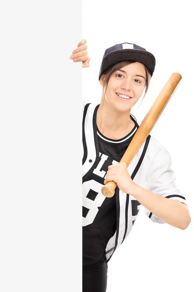 Žena v baseballu jersey za panel — Stock fotografie