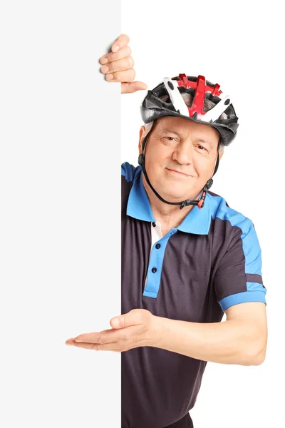 Volwassen man met sport helm — Stockfoto