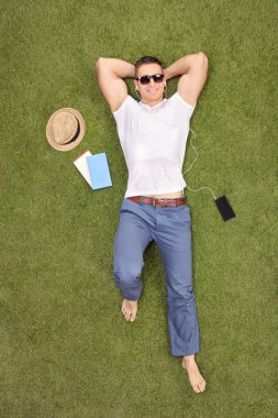 Alanında yalan ve müzik adamı