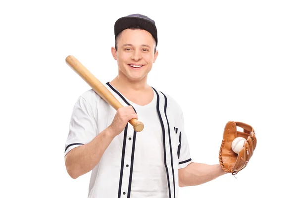 Jogador de beisebol segurando um taco e uma bola — Fotografia de Stock