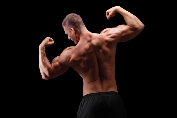 Bodybuilder buigen zijn rugspieren — Stockfoto