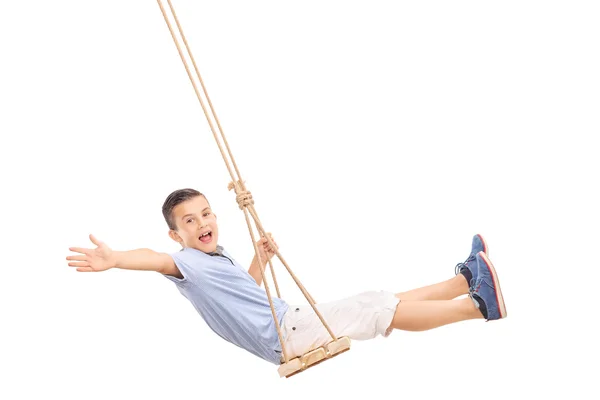 Joyful menino balançando em um balanço — Fotografia de Stock