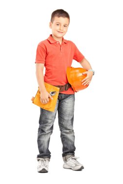 bir kask tutarak ve aracı kemer takmaya çocuk 