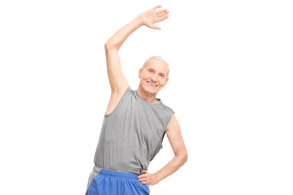 Uomo anziano facendo esercizi di stretching — Foto Stock