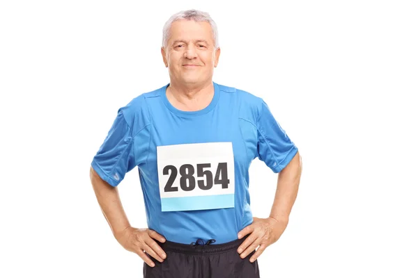 Äldre man i sportkläder med ett race nummer — Stockfoto