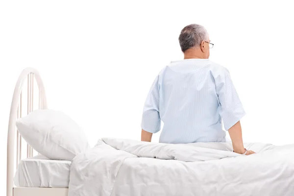 Senior patient sitting on a hospital bed — Stockfoto