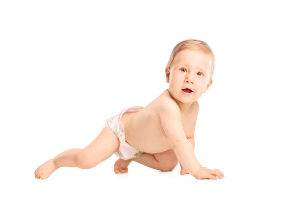Niedliches kleines Baby krabbelt auf dem Boden — Stockfoto