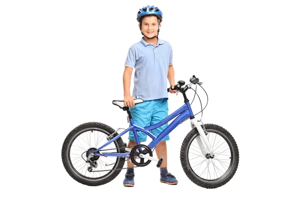 Menino posando com sua bicicleta — Fotografia de Stock