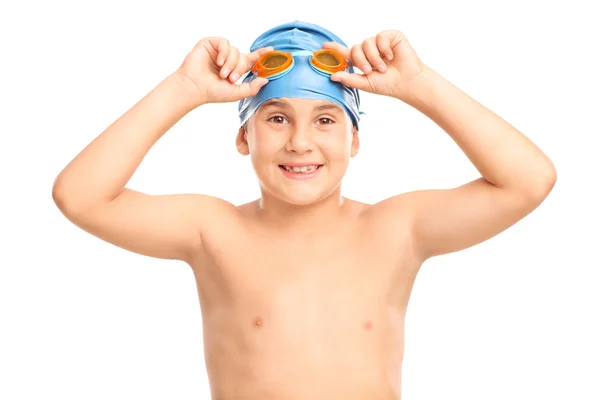 Garçon avec un bonnet de bain et des lunettes de natation — Photo