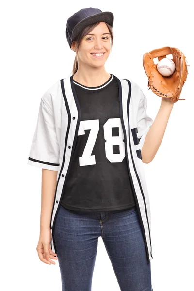 Jonge vrouw in een trui houden een honkbal — Stockfoto