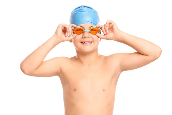 Garçon avec lunettes de natation et bonnet de bain — Photo