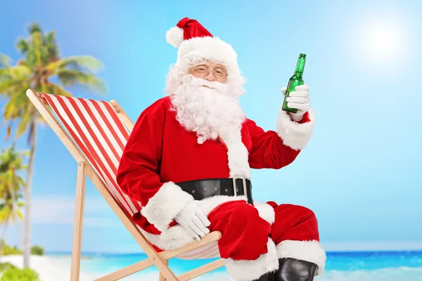 Santa Claus holding a bottle of beer — Stock Photo, Image