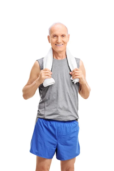 Senior bär en handduk runt halsen — Stockfoto