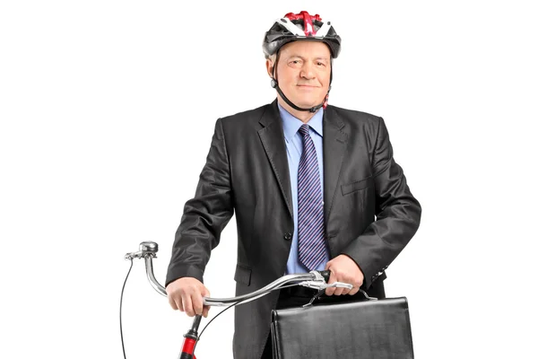 Reifer Geschäftsmann vor dem Fahrrad — Stockfoto