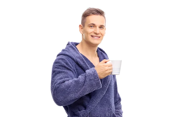 Hombre en albornoz sosteniendo una taza de café — Foto de Stock