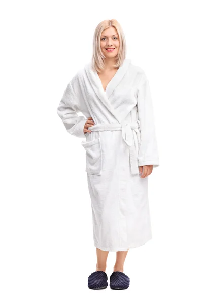Blonde vrouw in een witte badjas — Stockfoto