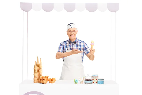 Ice cream seller holding ice cream — Stock Photo, Image