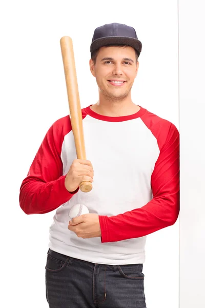 Mann mit Baseballschläger — Stockfoto