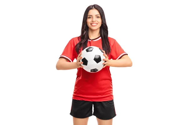 Jogador de futebol feminino segurando uma bola — Fotografia de Stock
