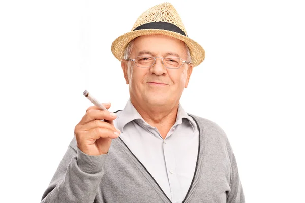 Радостный зрелый мужчина держит сустав — стоковое фото