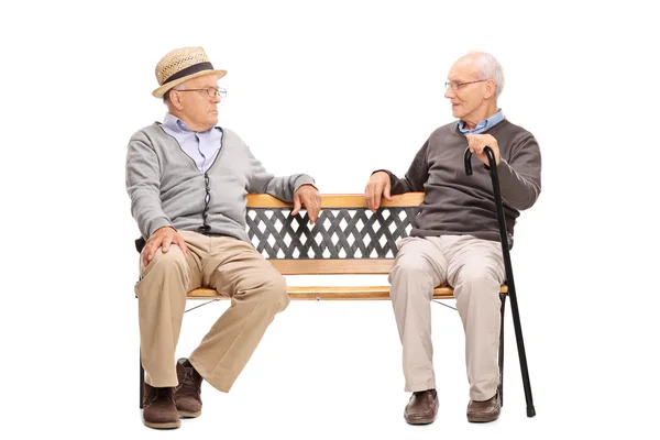 Homens idosos discutindo uns com os outros — Fotografia de Stock