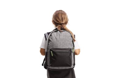 Omuzlarında sırt çantasıyla beyaz arka planda izole edilmiş bir kızın arka plan fotoğrafı.
