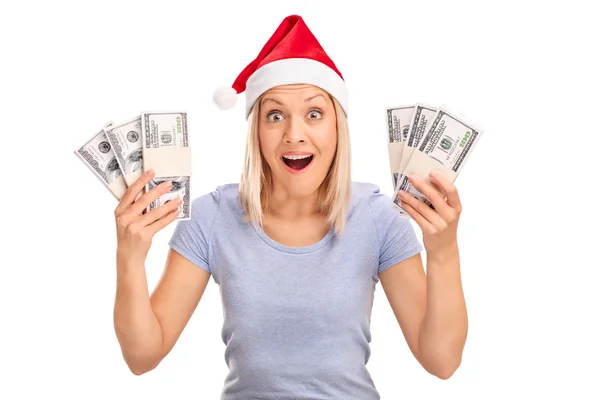 Woman with Santa hat holding money — Φωτογραφία Αρχείου