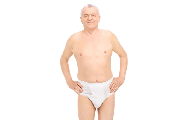 Äldre man poserar i vita underkläder — Stockfoto
