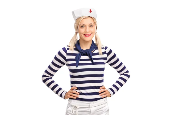Mladá žena námořník pózuje v uniformě — Stock fotografie