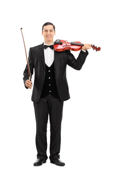 Elegante joven músico sosteniendo un violín — Foto de Stock