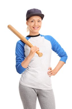 Bir beysbol sopası tutan genç kadın atlet 