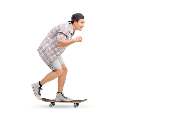 Mladý muž na koni skateboard — Stock fotografie