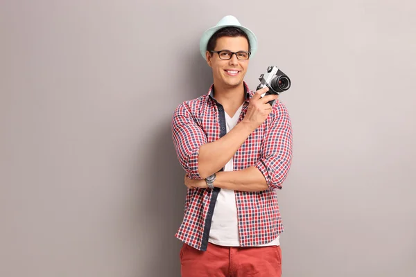 Young photographer holding a camera — Stock Photo, Image