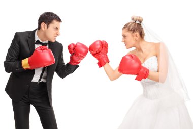 damat ve gelin birbirleriyle mücadele