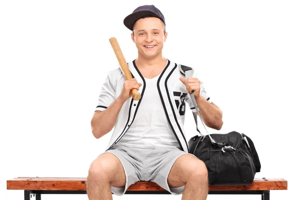 Jogador de beisebol segurando um taco de beisebol — Fotografia de Stock