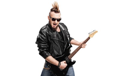 Punk rocker elektro gitar çalmak