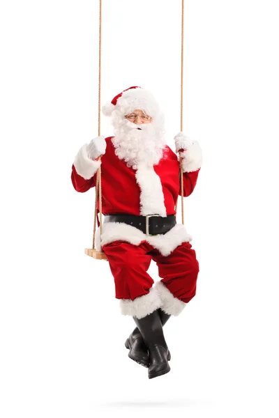 Santa Claus svänga på en trä gunga — Stockfoto