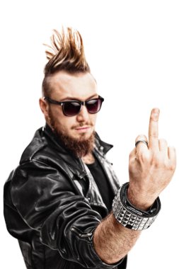 Punk rocker gösteren orta parmak