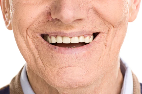 Alegre hombre mayor sonriendo — Foto de Stock